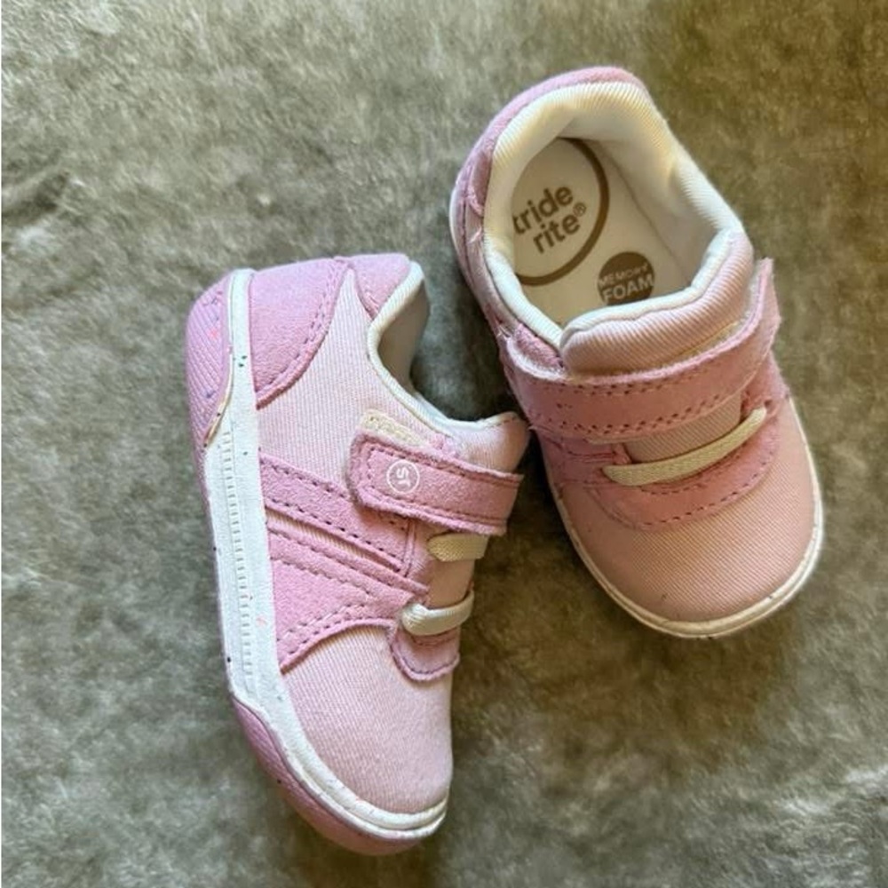 Stride Rite Girls Shoes Size 4 NEW CONDITION